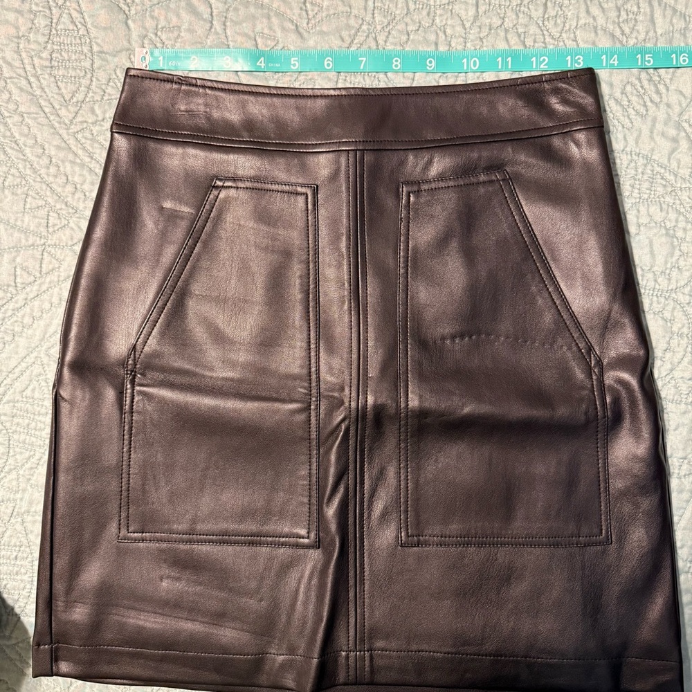 LOFT Black Mini Skirt Faux Leather Size 0P - Picture 4 of 11